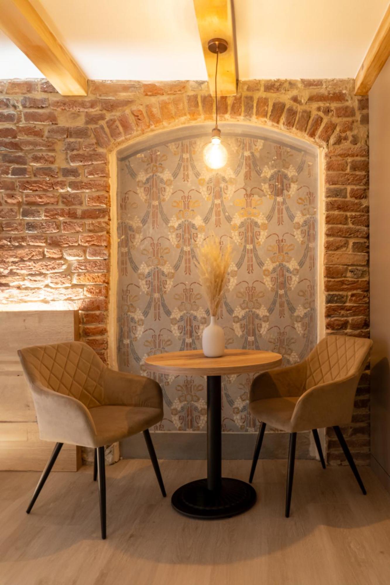 White Wolf Boutique Apartments 奥洛穆茨 外观 照片