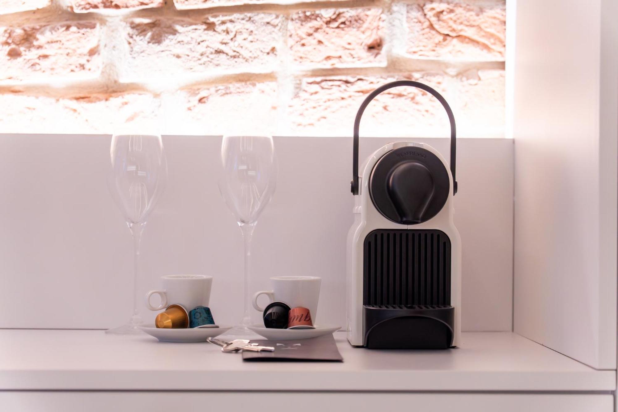 White Wolf Boutique Apartments 奥洛穆茨 外观 照片