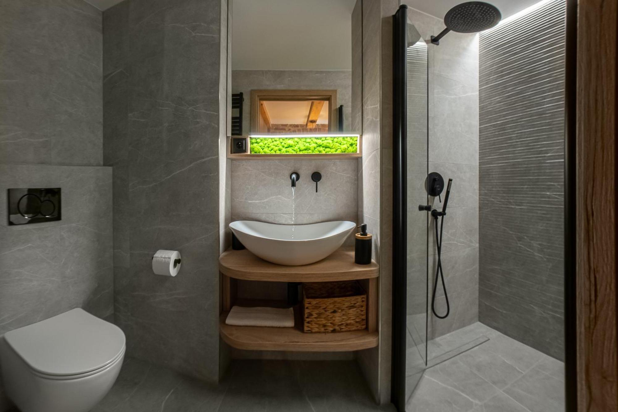 White Wolf Boutique Apartments 奥洛穆茨 外观 照片