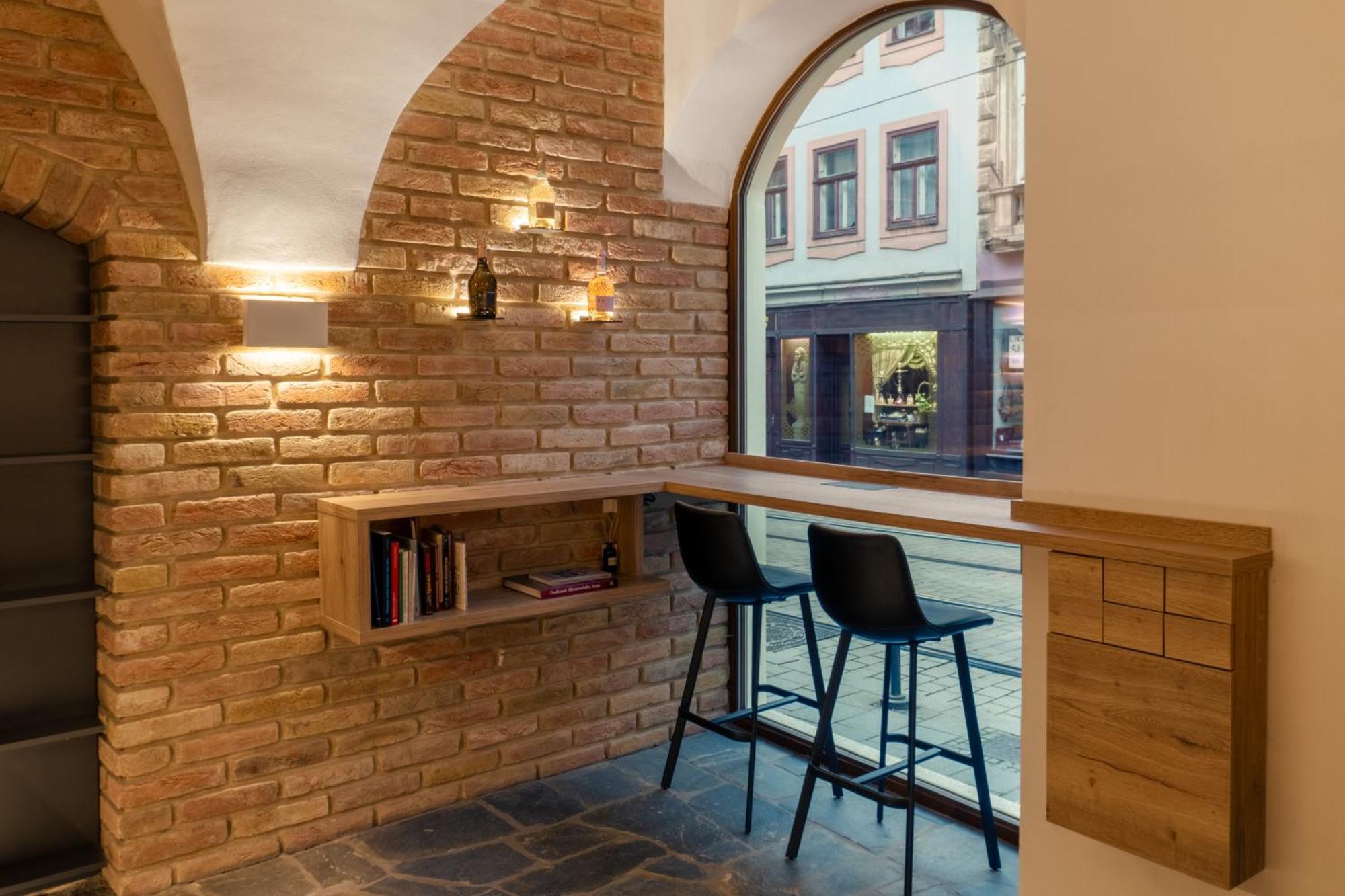 White Wolf Boutique Apartments 奥洛穆茨 外观 照片