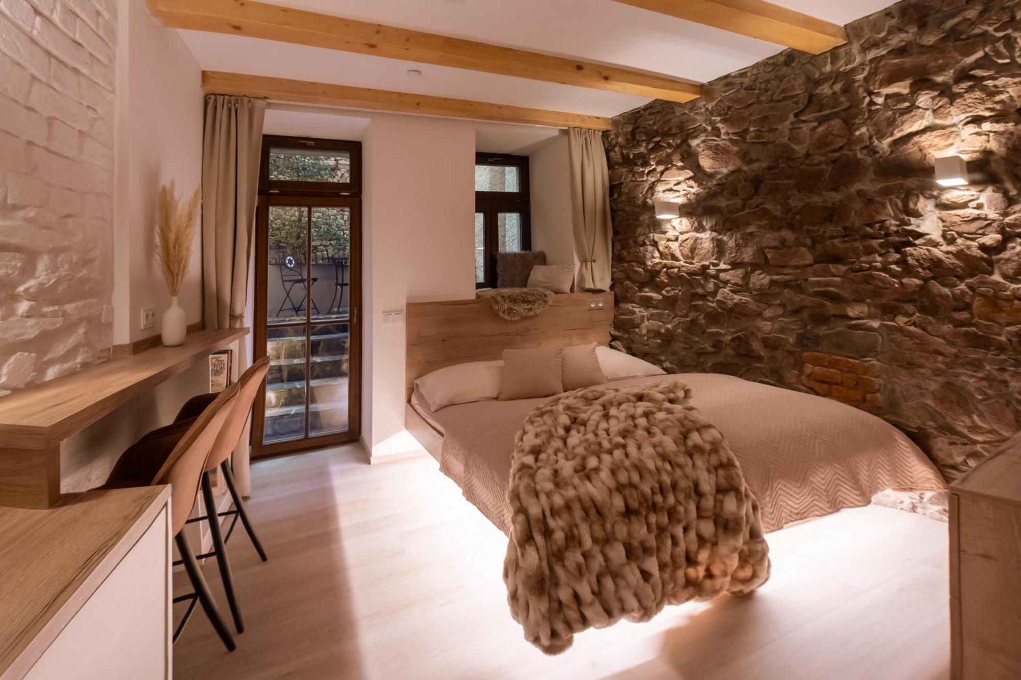 White Wolf Boutique Apartments 奥洛穆茨 外观 照片