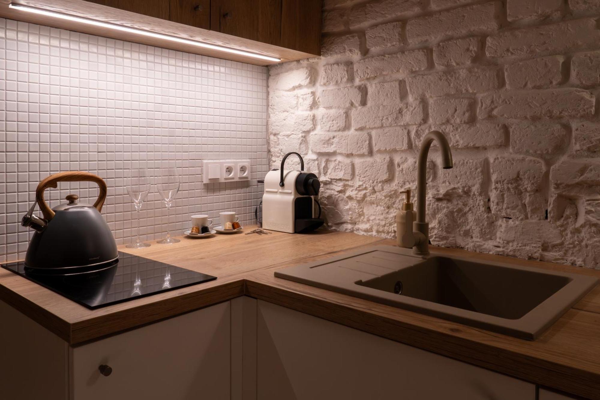 White Wolf Boutique Apartments 奥洛穆茨 外观 照片